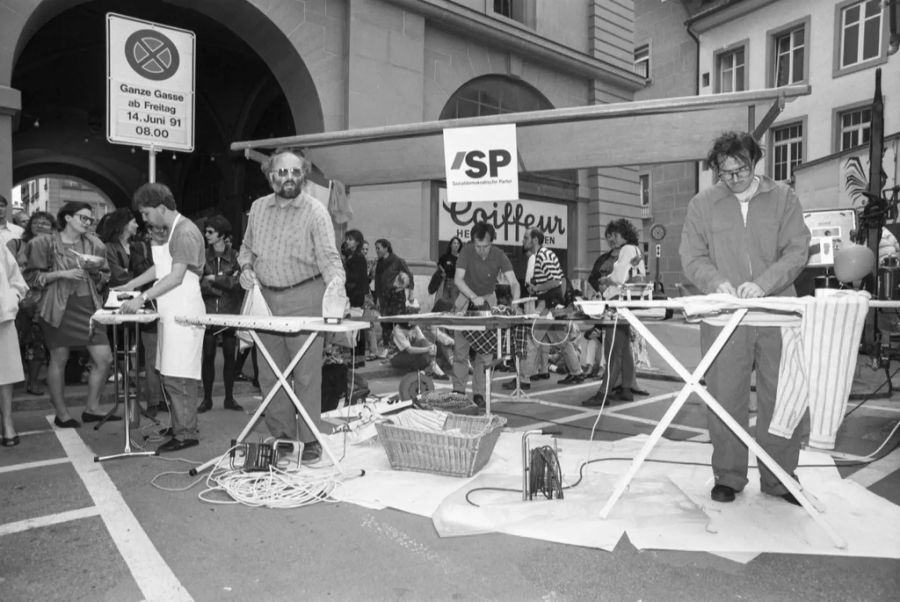 Die SP unterstützte den Streik schon damals, gar mit männlicher Hilfe.