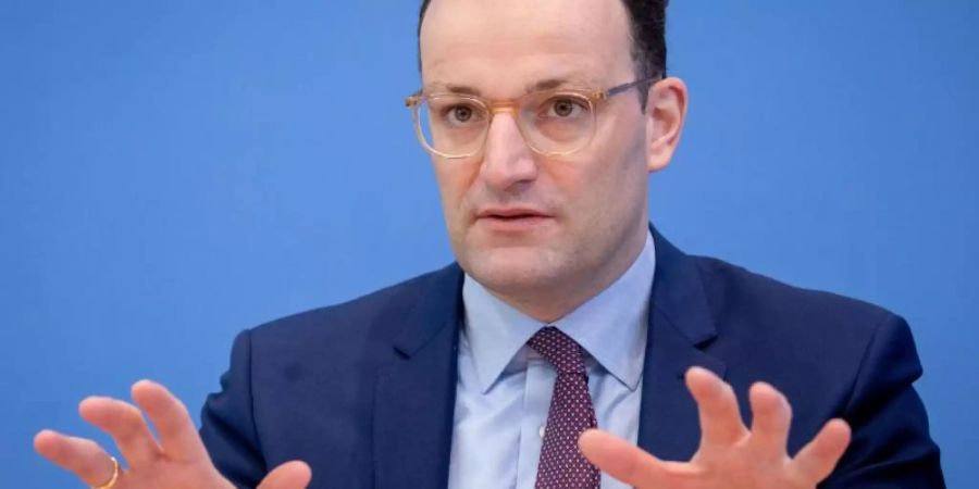 Jens Spahn (CDU), Bundesgesundheitsminister, spricht während einer Pressekonferenz. Foto: Kay Nietfeld