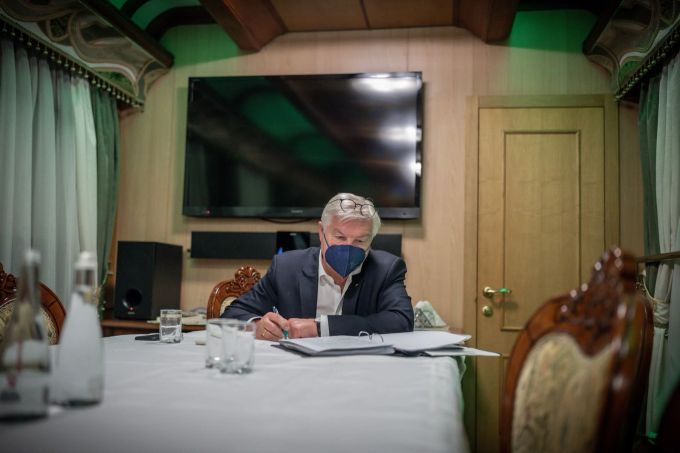 Beim dritten Anlauf hats geklappt: Steinmeier ist in die Ukraine gereist. Steinmeier