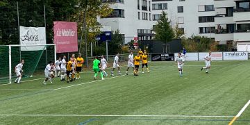 Fussballspiel auf Kunstrasen