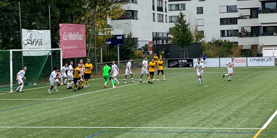 Fussballspiel auf Kunstrasen
