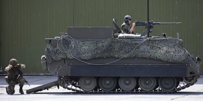 Ein Panzer der Schweizer Armee auf dem Waffenplatz Thun BE. (Archivbild) Schweizer Armee