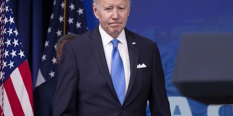 Zwei Wochen vor den Kongresswahlen ist der Rückhalt von Präsident Joe Biden unter den US-Bürgern weiter gesunken. Einer Reuters/Ipsos-Erhebung vom Dienstag zufolge kommt Biden nur noch auf einen Zustimmungswert von 39 Prozent. (Archivbild)