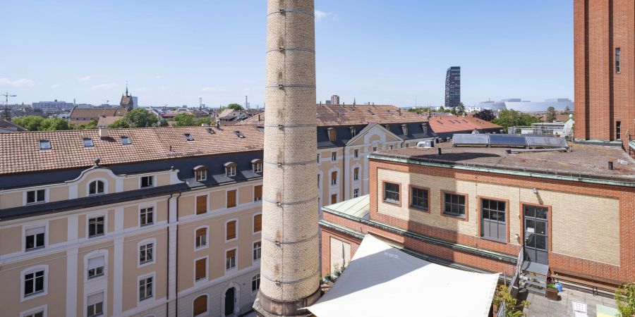 Die ehemalige Warteck-Brauerei in Basel. Die Brauerei ist heute ein Kultur- und Quartierzentrum mit Restaurants, Bars und Eventlokalen, sowie einem Flohmarkt.