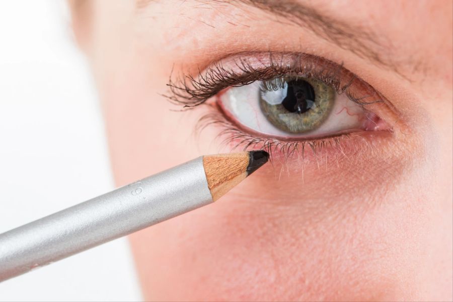 Kajalstift und Auge