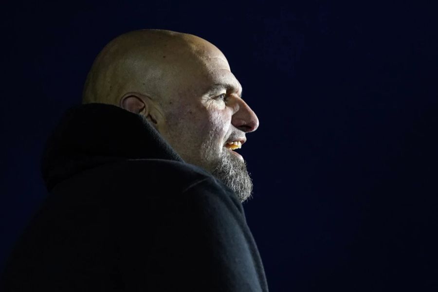 Der Demokrat John Fetterman erlitt im Mai 2022 – kurz vor der Nominierung – einen folgenreichen Schlaganfall: An der TV-Debatte gegen Mehmet Oz hinterliess der 53-Jährige keinen guten Eindruck.