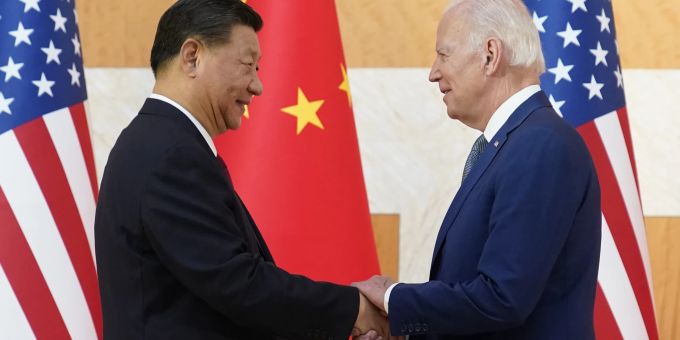 US-Präsident Joe Biden und Chinas Machthaber Xi Jinping am Rande des G20-Gipfels auf Bali. joe biden xi jinping