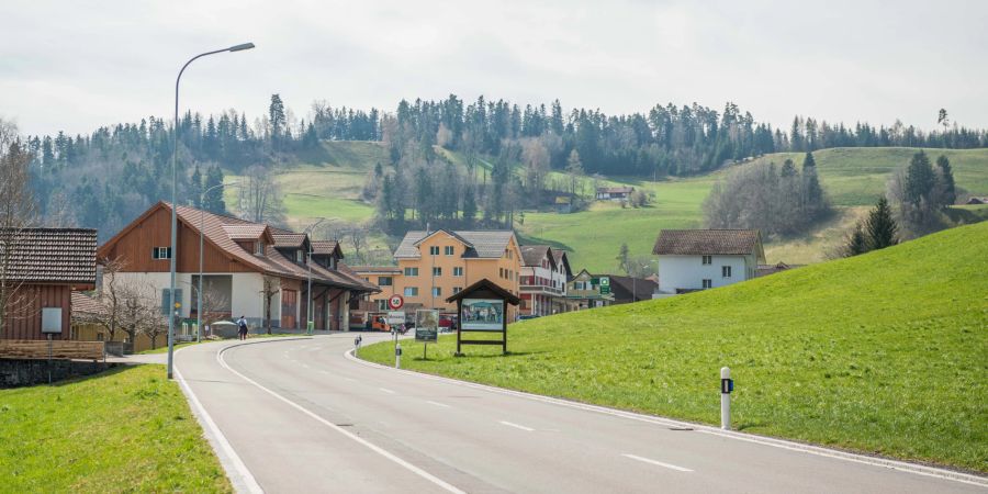 Die Einfahrt Unterdorf Gemeinde Mosnang.