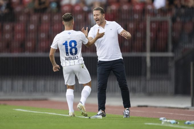 Franco Foda jubelt mit Doppelpacker Donis Avdijaj (FCZ) im Spiel gegen Linfield in der Qualifikation zur Europa League. FCZ Foda Avdijaj
