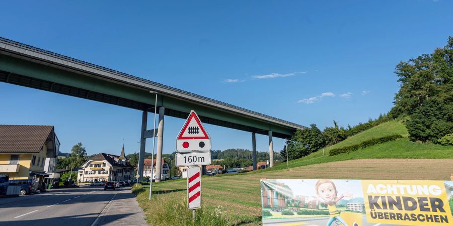 Viadukt der Nationalstrasse bei Flamatt.