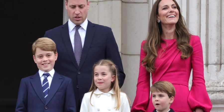 ARCHIV - Die drei Sprösslinge von Prinz William und Herzogin Kate, Prinz George (l), Prinzessin Charlotte (m) und Prinz Louis (r), stehen seit ihrer Geburt unter Dauerbeobachtung durch die Presse. Damit soll bald Schluss sein. Foto: Chris Jackson/PA Wire/dpa