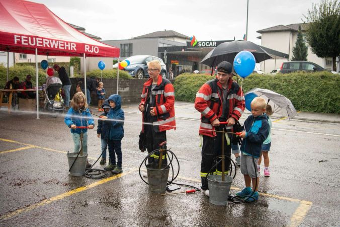Für die Kinder gibt es bei der Feuerwehr viel zu erleben.