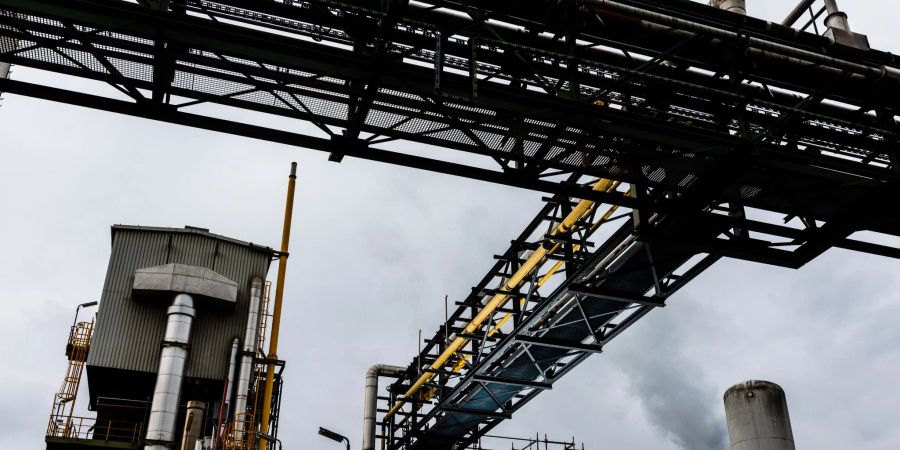 Wegen der explodierenden Energiepreise drosselt die deutsche Chemie- und Pharmabranche ihre Produktion immer weiter.