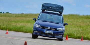 Auto Dachzelt Box Strasse Test