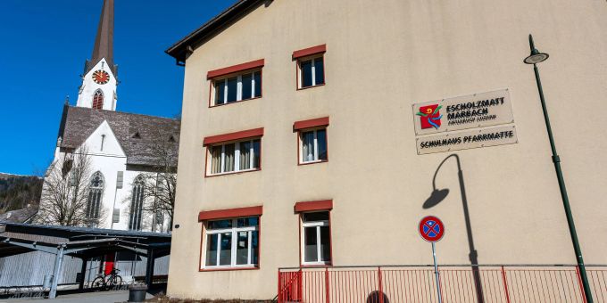 Die Schulanlage und das Schulhaus Pfarrmatte in Escholzmatt. Die Schulanlage und das Schulhaus Pfarrmatte in Escholzmatt.