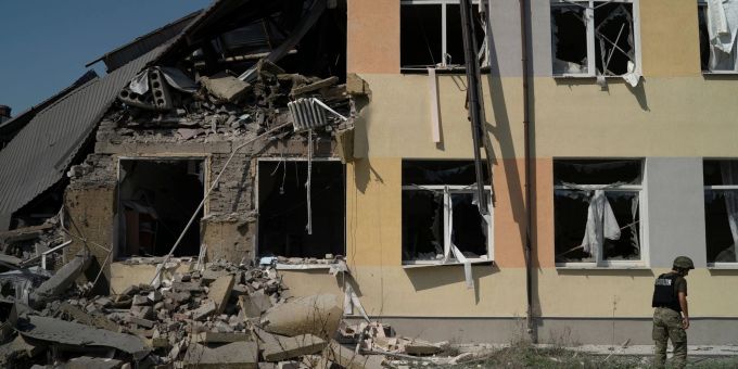 Eine Schule in der Region Donezk wurde bei einem russischen Angriff zerstört. Eine Schule in der Region Donezk wurde bei einem russischen Angriff zerstört.