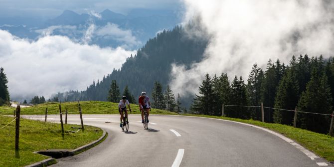 Monika Sattler auf dem Velo