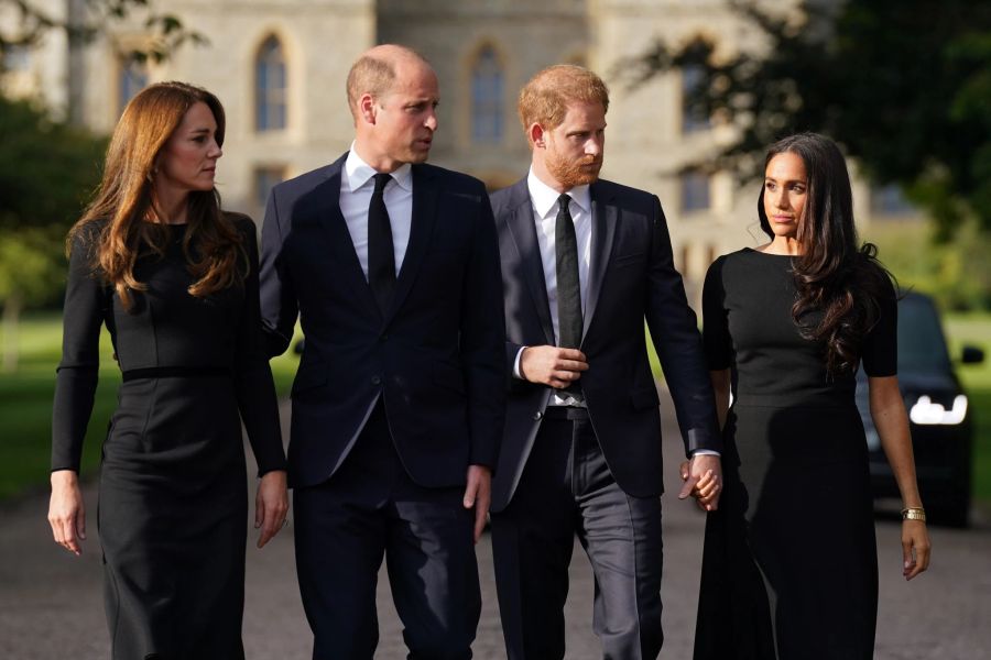 Kate (l-r), Prinzessin von Wales, William, Prinz von Wales, Prinz Harry, Herzog von Sussex, und seine Frau Meghan, Herzogin von Sussex, erstmals wieder vereint in der Öffentlichkeit. Hier au