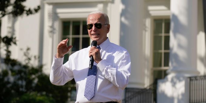 Washington - Biden feiert Gesetz für Klimaschutz und Soziales