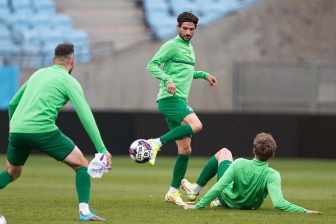 Ballkünstler Oliver Buff im Training. Zum Geburtstag wünscht er sich Gesundheit und einen Sieg. Oliver Buff