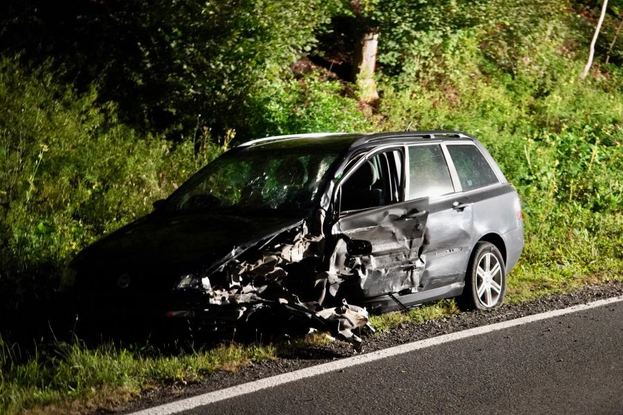 Das Auto erlitt einen Totalschaden.