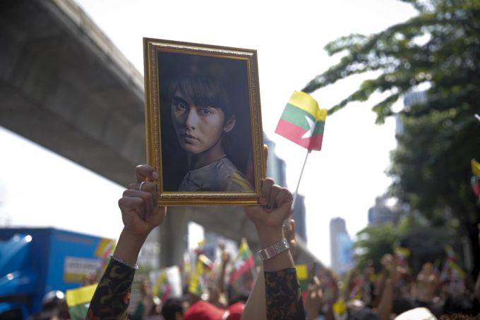 Die ehemalige Regierungschefin Aung San Suu Kyi sitzt derzeit in Haft. Die Friedensnobelpreisträgerin wurde bereits in mehreren Verfahren verurteilt. Myanmar Militärjunta