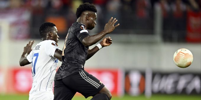 Arsenals Cedric Soarer und Zürichs Cheick Conde im Zweikampf. (EPA/WALTER BIERI) arsenal