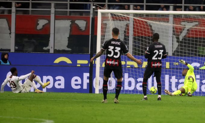 Boulaye Dia (Salernitana) erzielt den 1:1-Ausgleich gegen den AC Milan in der Serie A. AC Milan Salernitana