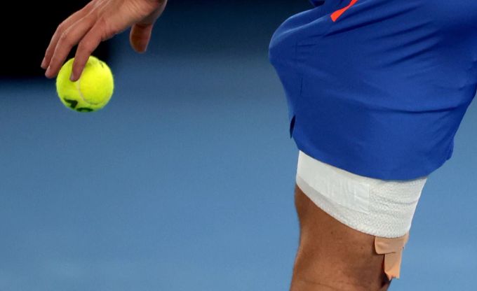 Novak Djokovic hat an den Australian Open Probleme am linken Oberschenkel. Novak Djokovic