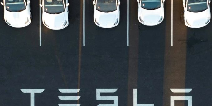 Autos in Tesla-Werk im kalifornischen Fremont Autos in Tesla-Werk im kalifornischen Fremont