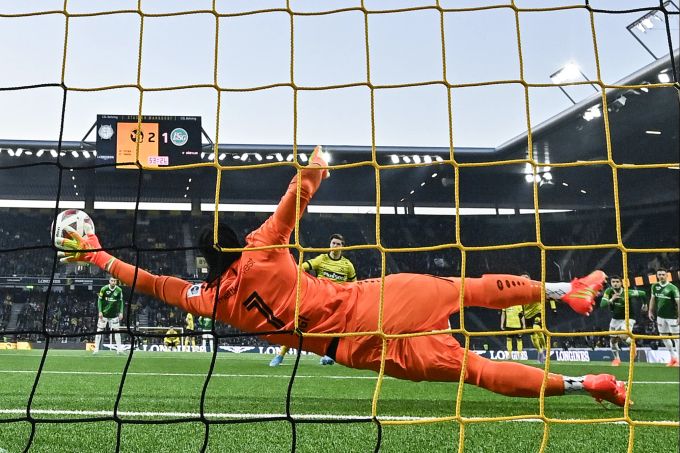 Cedric Itten verwandelt den Penalty zum zwischenzeitlichen 3:1 für YB. YB