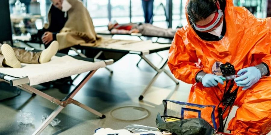 Notfallmediziner bei Einsatzübung in Hamburg