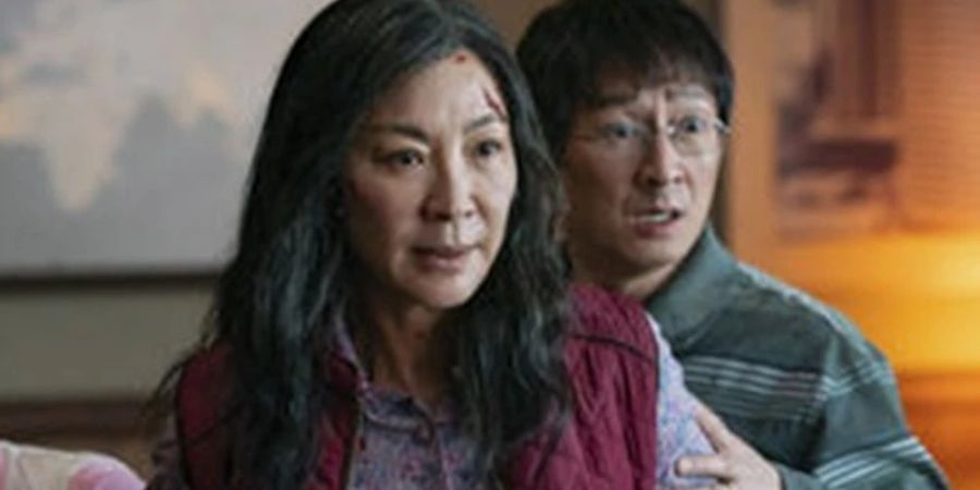 Michelle Yeoh und Ke Huy Quan in «Everything Everywhere All at Once».
