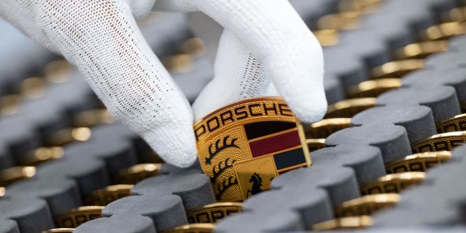 Stuttgart - Porsche startet mit deutlichem Verkaufsplus ins Jahr 2023