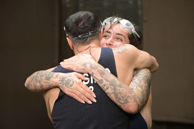 Jolina Mennen und Cosimo Citiolo fallen sich in die Arme. Jolina Mennen