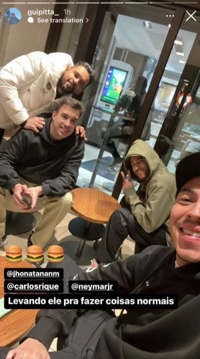 Die Freunde von Neymar stellen ein Foto aus dem McDonalds ins Netz. Neymar