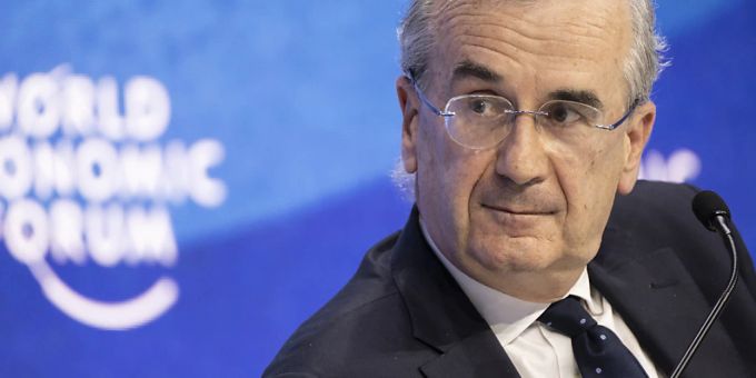 Das Opfer François Villeroy de Galhau am WEF 2022 in Davos, kurz bevor er mit einem Hammer in Basel niedergeschlagen worden ist. François Villeroy de Galhau