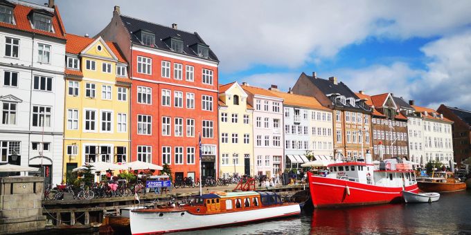 Ab aufs Boot: Kopenhagen lässt sich gut zu Wasser entdecken. Kopenhagen Wasser Boot