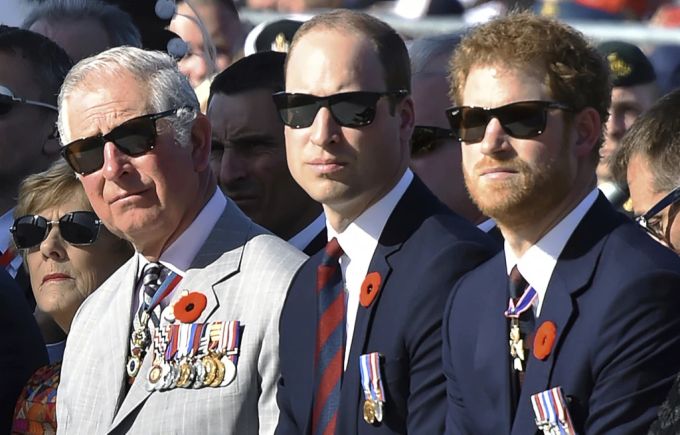 Ein Bild aus besseren Tagen. Nun steht zur Diskussion, ob Prinz Harry an die Krönung seines Vaters, King Charles, kommen soll. King Charles