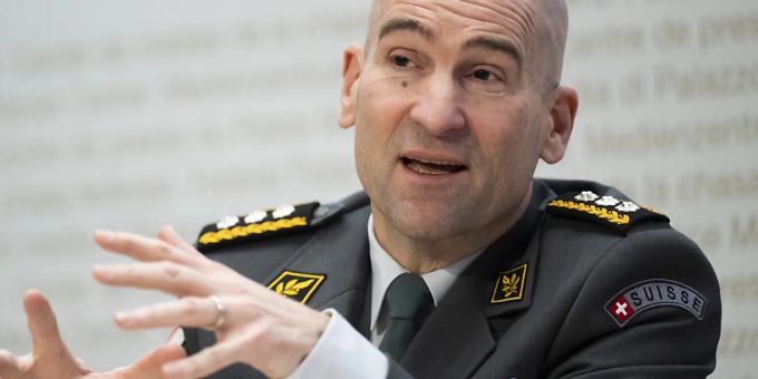 Die Schweizer Armee will den Kauf bewaffneter Drohnen prüfen und soll auch anderweitig aufgerüstet werden. «Wir wollen bis Ende des Jahrzehnts einen Drittel der Armee komplett erneuern - zwei Panzerbataillone und sechs Infanteriebataillone», sagte Armeechef Thomas Süssli. (Archivbild) Die Schweizer Armee will den Kauf bewaffneter Drohnen prüfen und soll auch anderweitig aufgerüstet werden. «Wir wollen bis Ende des Jahrzehnts einen Drittel der Armee komplett erneuern - zwei Panzerbataillone und sechs Infanteriebataillone», sagte Armeechef Thomas Süssli. (Archivbild)