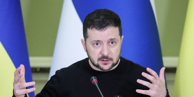 Der ukrainische Präsident Wolodymyr Selenskyj. EPA/SERGEY DOLZHENKO russland sanktionen