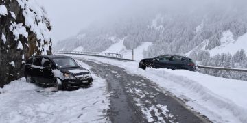 Bei einer Frontalkollision in Medel wurden zwei Personen verletzt.