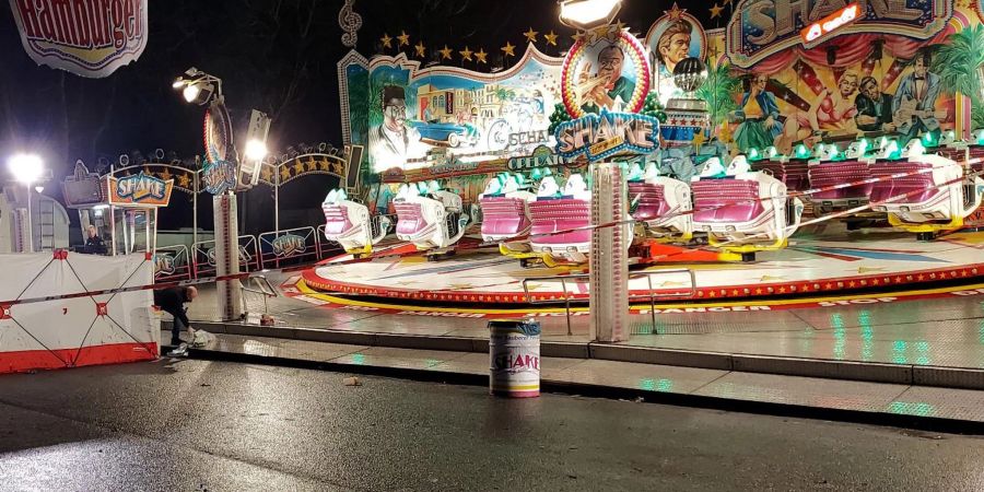 Mitten auf einer Kirmes in Münster ist ein Mann nach einer Auseinandersetzung niedergestochen worden und ums Leben gekommen.