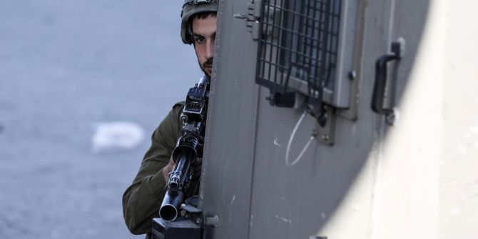 Ein israelischer Soldat im Einsatz im Westjordanland