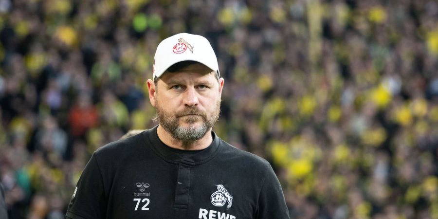 Kölns Trainer Steffen Baumgart kommt vor dem Spiel ins Stadion.