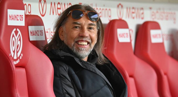 Der Walliser Martin Schmidt ist seit Dezember 2020 Sportdirektor des 1. FSV Mainz 05. Zuvor trainierte er in der Bundesliga neben den Mainzern auch den VfL Wolfsburg und den FC Augsburg. Martin Schmidt