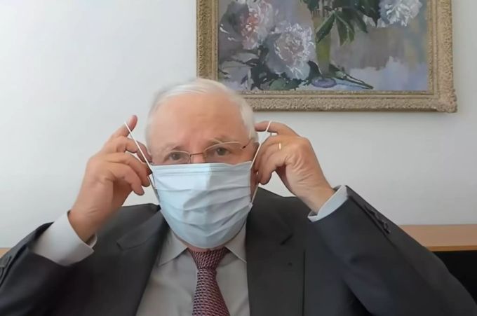 Christoph Blocher und seine SVP drängen auf eine schnelle Öffnung der Wirtschaft – auch dank Schutzmasken. Christoph Blocher Schutzmaske Coronavirus