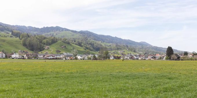 Landschaftsbild bei Galgenen. Landschaftsbild bei Galgenen.