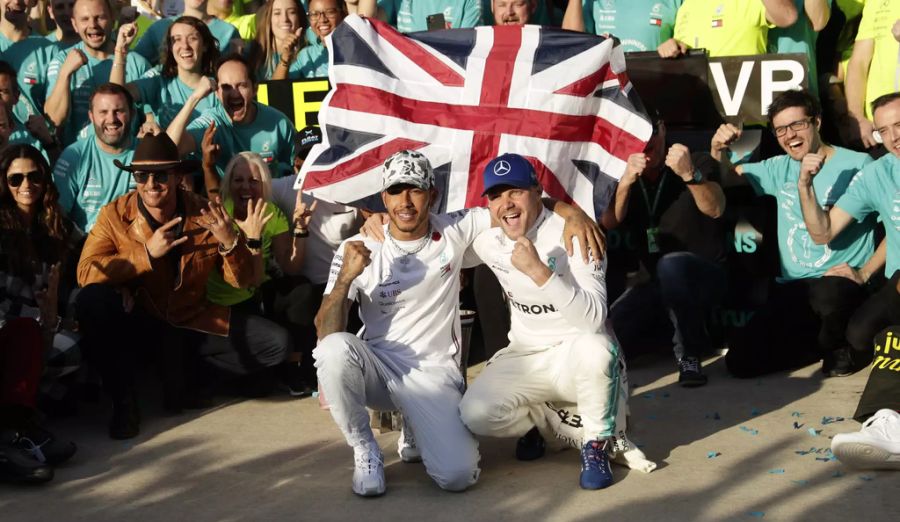 Bei Mercedes dagegen herrscht noch Unklarheit. Sowohl der Vertrag von Lewis Hamilton (l.) als auch der von Valtteri Bottas läuft Ende Saison aus.