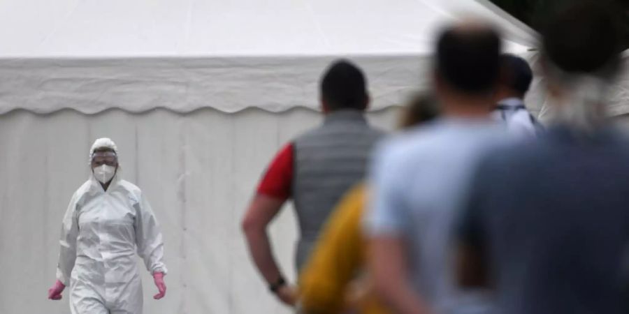Beschäftigte eines Fleischbetriebs in Hamm vor dem Test